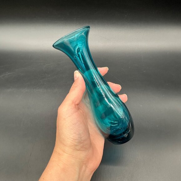 Turquoise Blue Bud Vase Blown Glass Handmade Floral Decorative Centerpiece - Picture 6 of 7